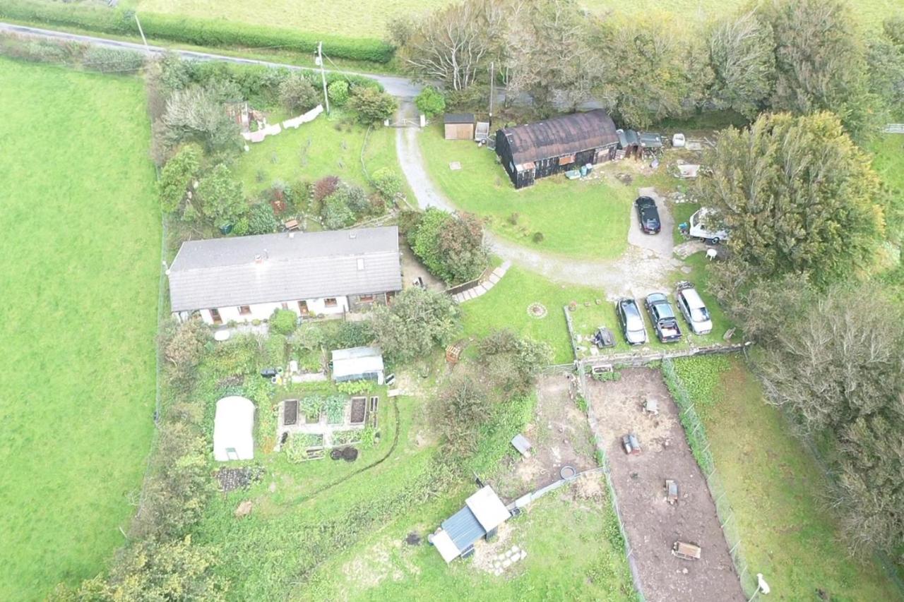 Inviting 2-Bed Cottage In Newcastle Emlyn Exterior foto